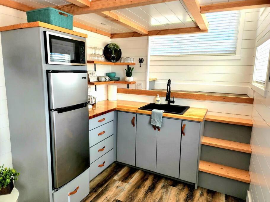 Romantic Tiny Home With Private Deck Apple Valley Exterior foto